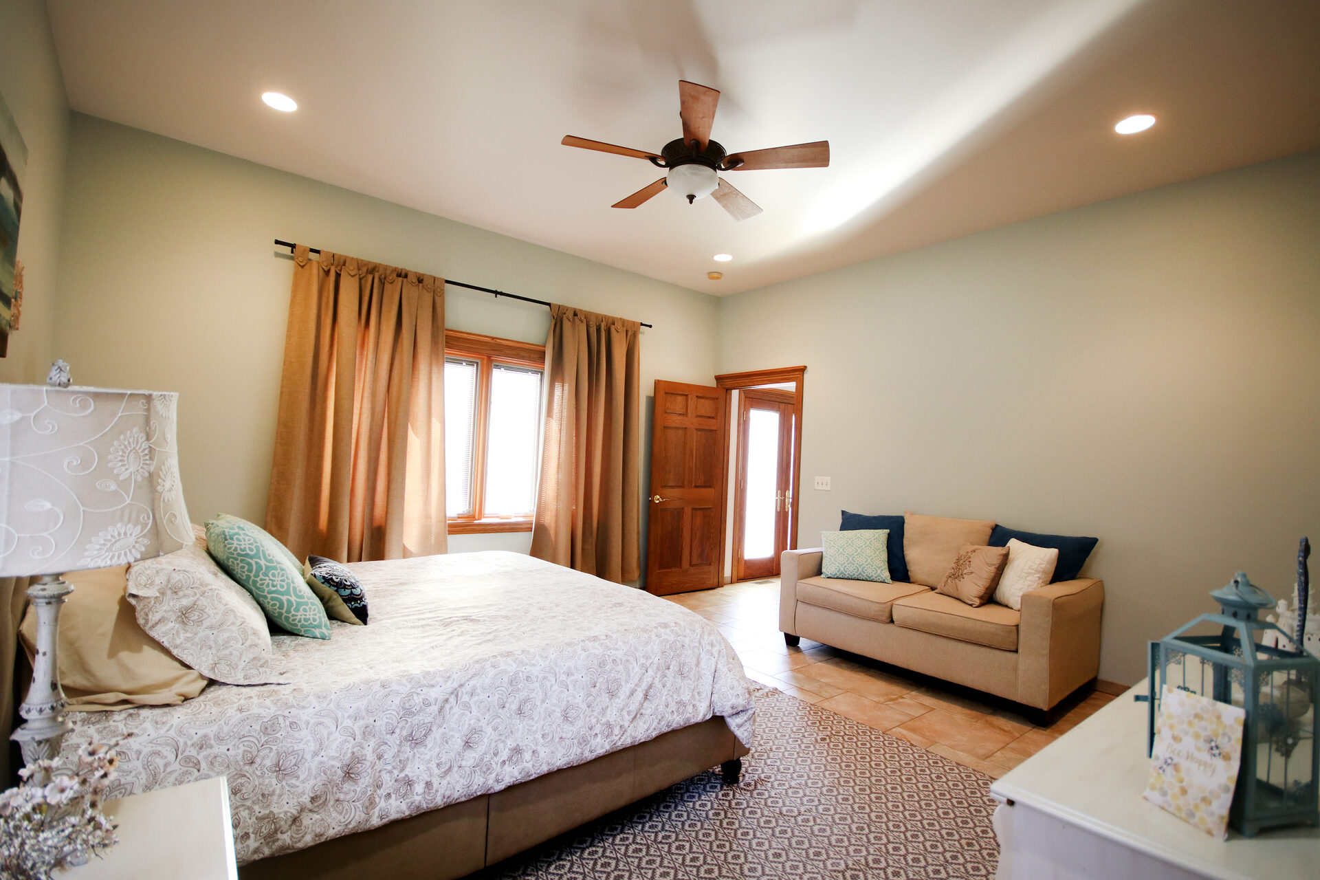 King bedroom with sitting room